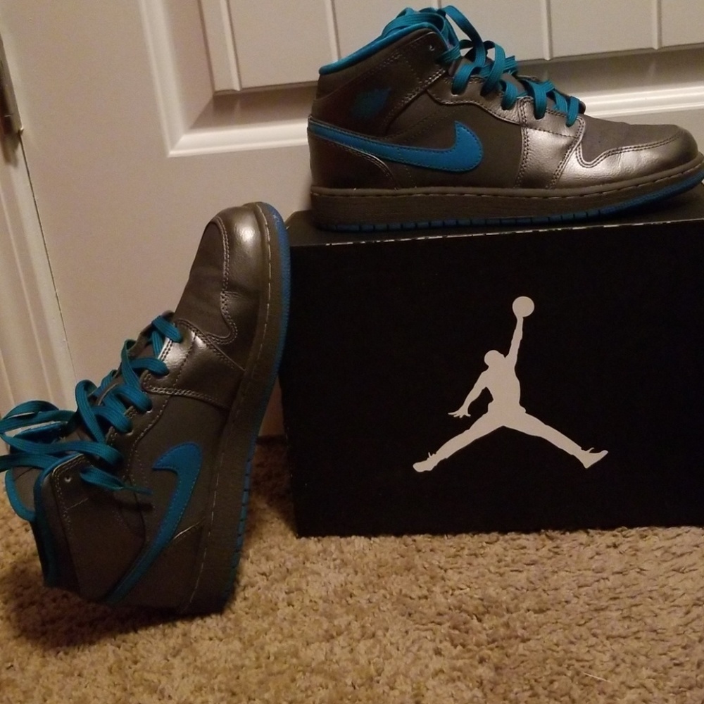 Air Jordan 1 MID GG